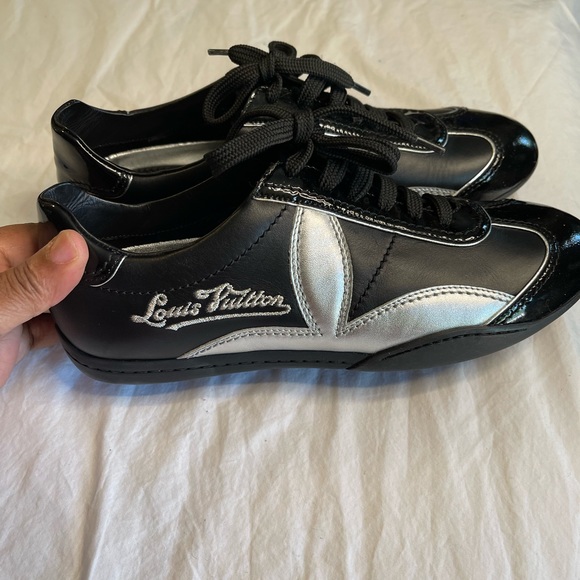 Authentic Louis Vuitton Ladies Sneakers, size (37) - Picture 12 of 16